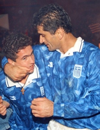 Νίκος Μαχλάς και Γιώτης Τσαλουχίδης με την φανέλα της εθνικής