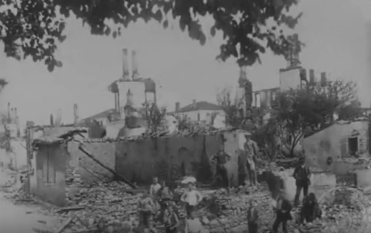 Ορφανά στα χαλάσματα του Δοξάτου │ Photo by www.sansimera.gr