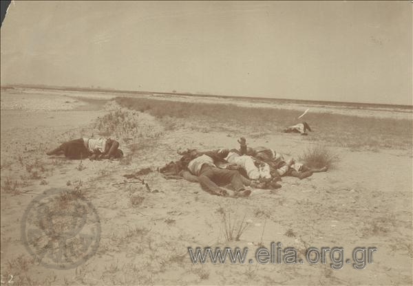Πτώματα σφαγέντων Δοξάτου από τις βουλγαρικά στρατεύματα │ Photo by www.elia.org.gr