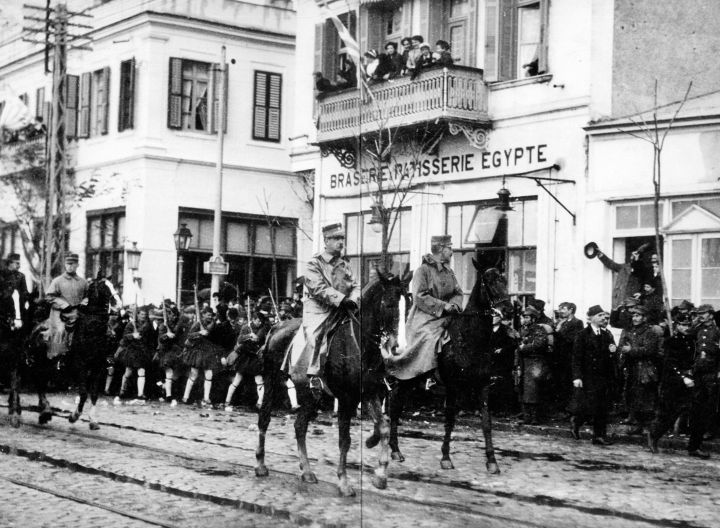 29 Οκτωβρίου 1912 │ Ο βασιλιάς Γεώργιος Α' και αρχιστράτηγος Κωνσταντίνος εισέρχονται στη Θεσσαλονίκη επικεφαλής του στρατού. 