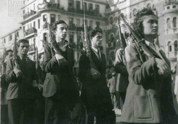 Από την παρέλαση  της απελευθέρωσης  στις 30 Οκτωβρίου 1944 στη Θεσσαλονίκη